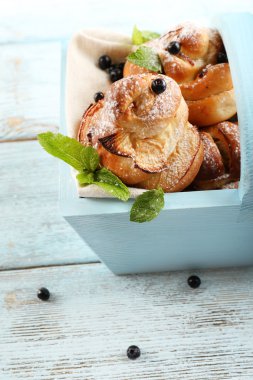 çilek ile lezzetli çörekler