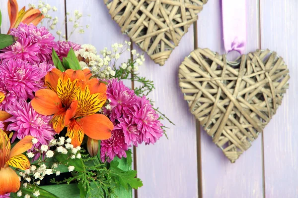 Blommor sammansättning i låda — Stockfoto