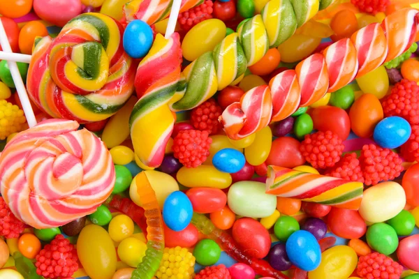 Различные красочные фруктовые конфеты — стоковое фото