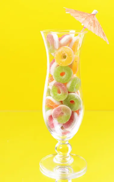 Différents bonbons aux fruits colorés — Photo