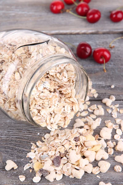 Zelfgemaakte muesli in glazen pot — Stockfoto