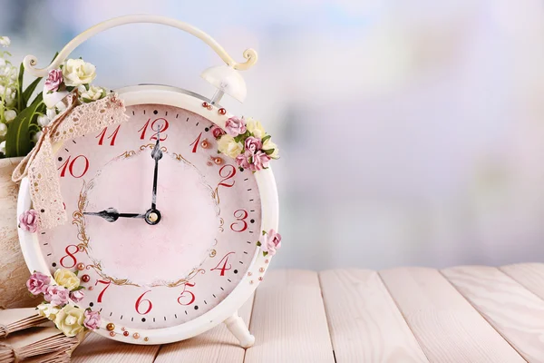 Relógio de alarme vintage bonito — Fotografia de Stock
