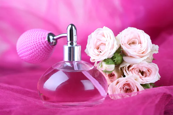 Perfume bottle with rose — Stock Photo, Image