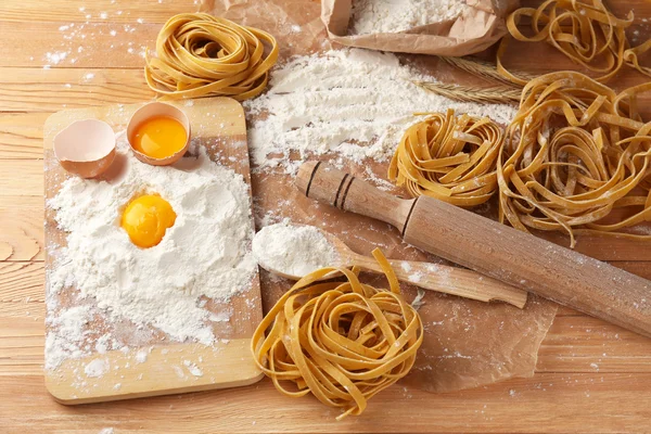 Stilleben med hemgjord pasta — Stockfoto