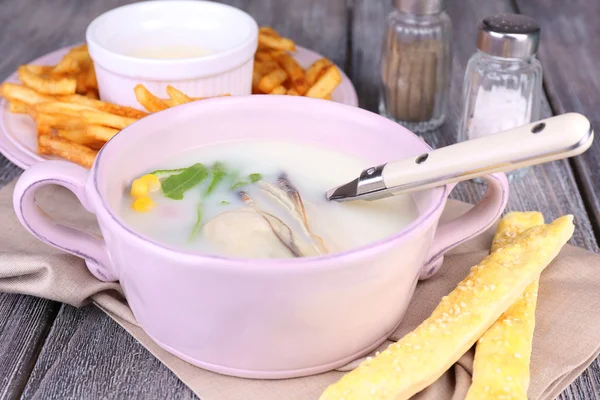 Leckere Suppe mit Austern — Stockfoto