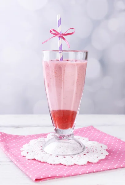 Lezzetli frambuazlı smoothie içecekler — Stok fotoğraf