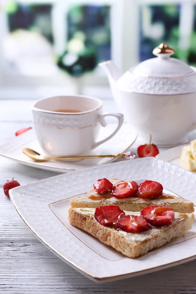 Verse toast met zelfgemaakte boter — Stockfoto