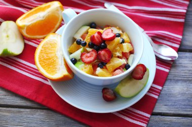 yararlı ev yapımı meyve salatası