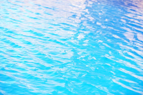 Água azul na piscina — Fotografia de Stock