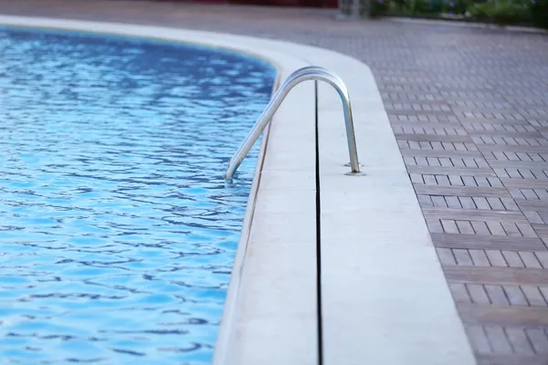 Hotel swimming pool — Stock Photo, Image