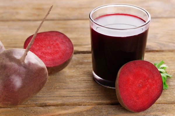 Vaso de jugo de remolacha fresca — Foto de Stock