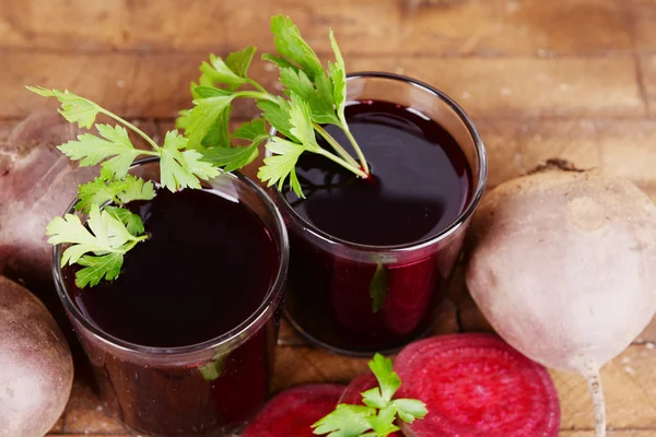 Glasses of fresh beet juice — Stock Photo, Image