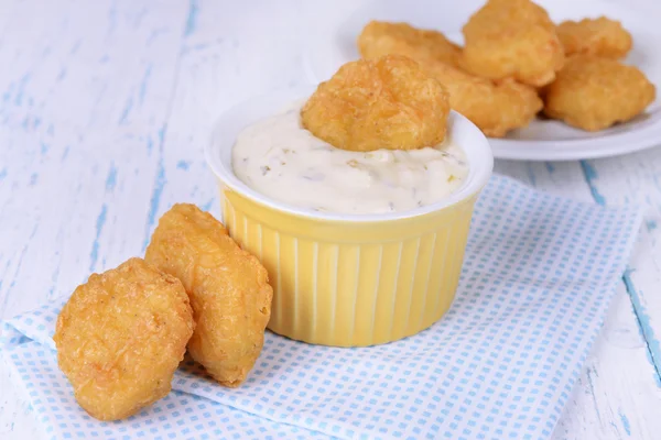 Kyckling nuggets med sås — Stockfoto