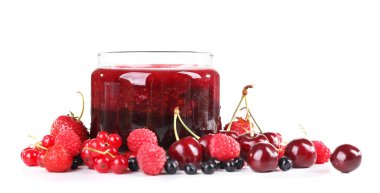 çilek reçeli cam üzerine beyaz izole