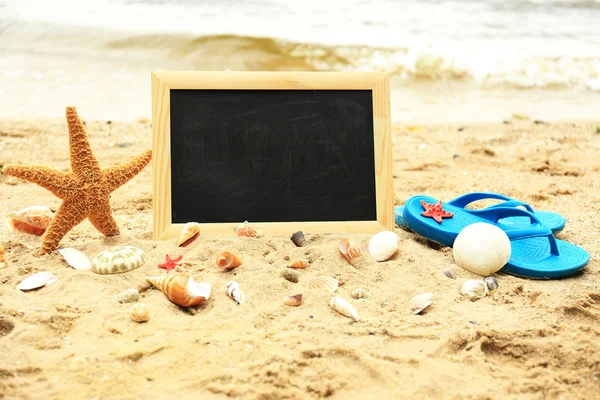 Blank chalkboard on beach — Stock Photo, Image