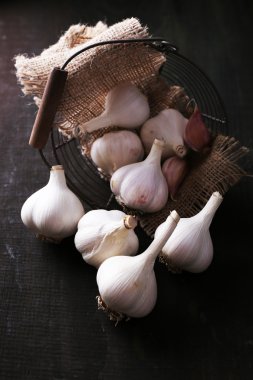 Sarımsak sepeti siyah