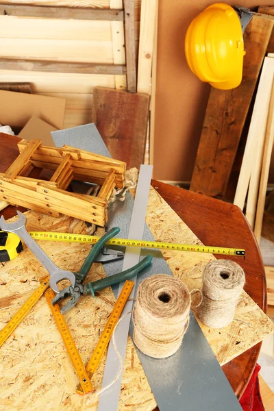 Strumenti di lavoro sul tavolo — Foto Stock