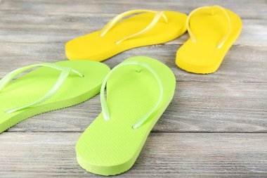 renkli parmak arası terlik