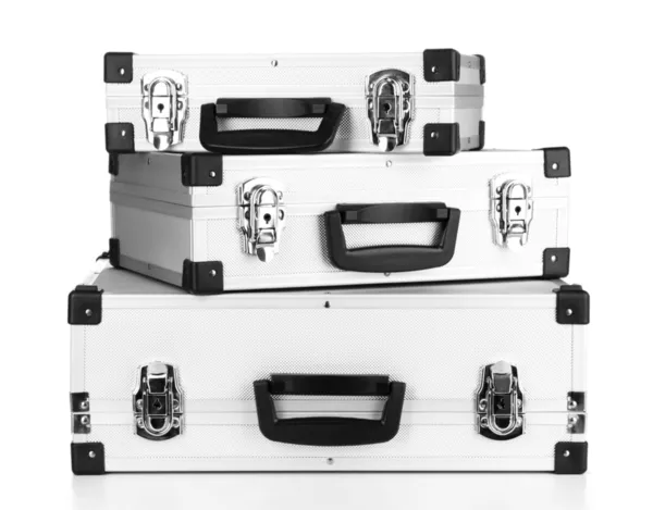 Серебристые чемоданы на белом — стоковое фото