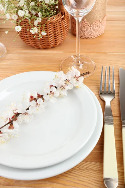 Table setting with spring flowers — Stock Photo, Image