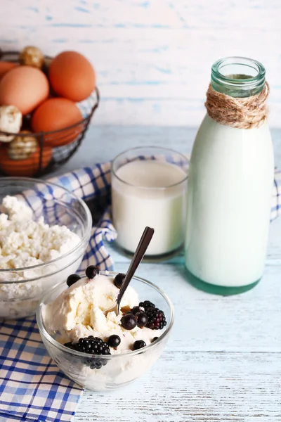 Latticini e uova fresche — Foto Stock