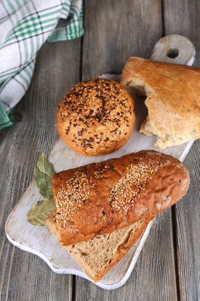 Frisch gebackenes Brot — Stockfoto