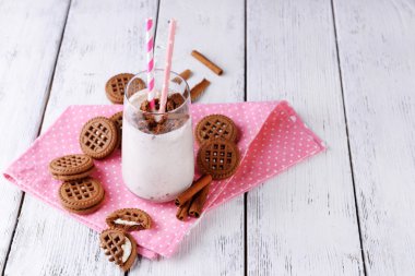 sütü çikolatalı kurabiye ile kokteyl