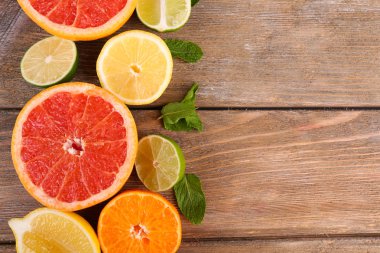 Farklı dilimlenmiş sulu narenciye