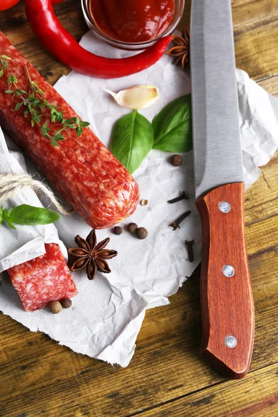 Salami Wurst und Gewürze — Stockfoto