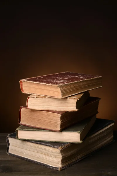 Livros antigos na mesa — Fotografia de Stock