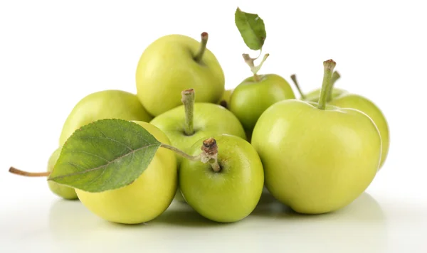 Manzanas verdes aisladas en blanco — Foto de Stock