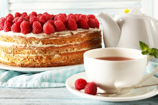 Tasty cake with berries — Stock Photo, Image