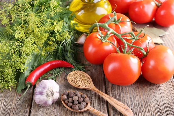 Gemüse mit Kräutern und Gewürzen — Stockfoto