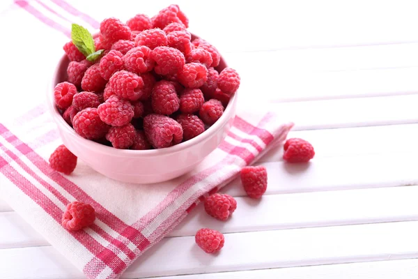 Ripe sweet raspberries — Stock Photo, Image