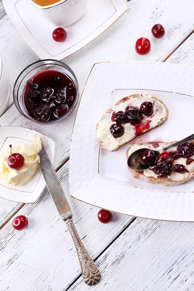 Toast fresco con burro fatto in casa — Foto Stock