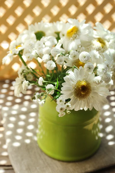 Hermosas flores en casa — Foto de Stock