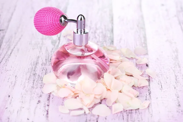 Perfume bottle with petals — Stock Photo, Image