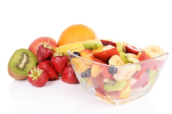 Salada de frutas em tigela com frutas e bagas — Fotografia de Stock