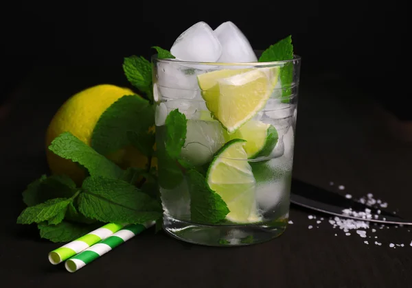 Fresh ingredients for mojito — Stock Photo, Image