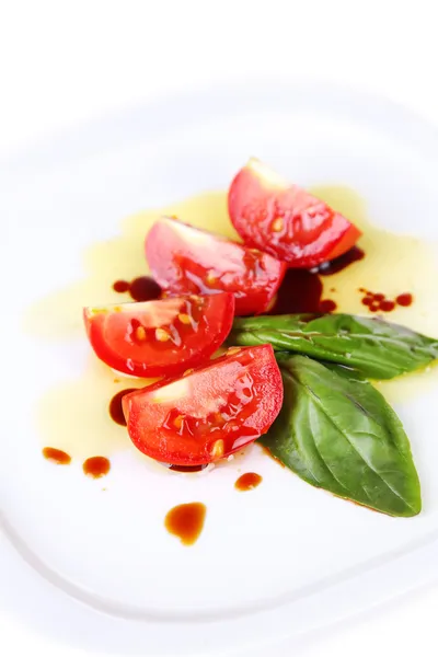 Vinagre balsámico, tomate y albahaca — Foto de Stock