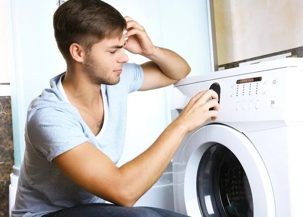 Man with washing machine — Stock Photo, Image