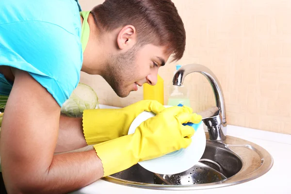 Man washing dish — Stock Photo, Image