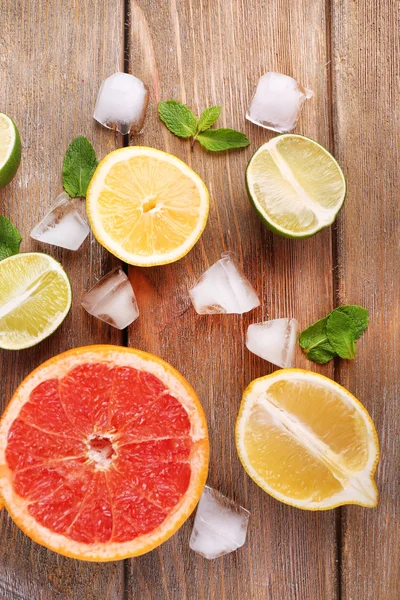 Different sliced juicy citrus — Stock Photo, Image