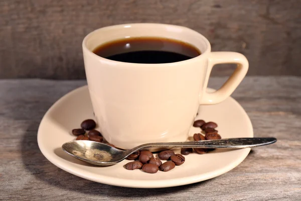 Taza de café sobre fondo rústico — Foto de Stock