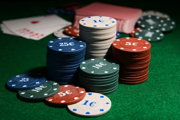 Κάρτες και μάρκες για το πόκερ — Φωτογραφία Αρχείου