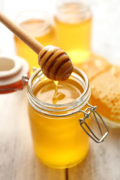 Φρέσκο νόστιμο μέλι — Φωτογραφία Αρχείου