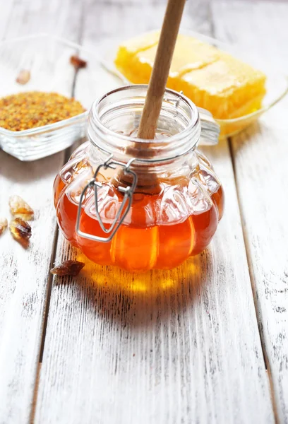 Färska välsmakande honung — Stockfoto