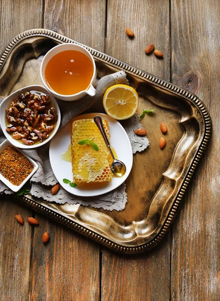 Fresh honey snack — Stock Photo, Image