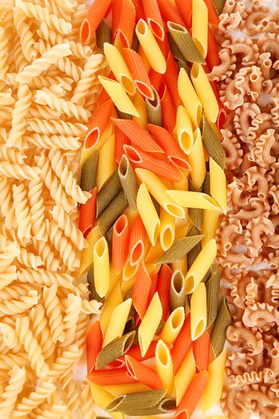 Verscheidenheid van kleurrijke pasta — Stockfoto