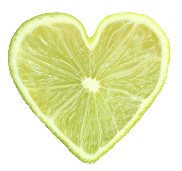 Plasterek limonki w kształcie serca, na białym tle — Zdjęcie stockowe